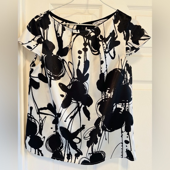 Marks & Spencer AUTOGRAPH Black and White Abstract Blouse. Size 4. EUC - Picture 7 of 7